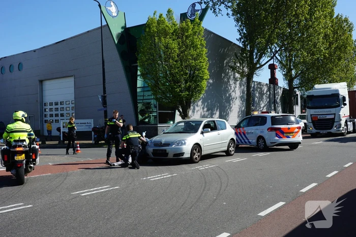 Scooter bestuurster gewond na aanrijding