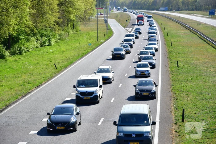 Vrachtwagentrailer vliegt in brand