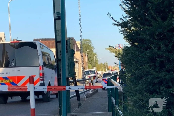 Bebloede man aangehouden door grote politiemacht