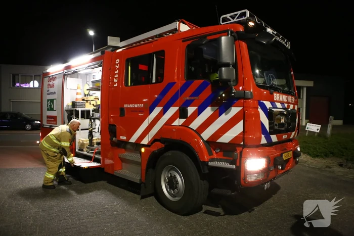 Flinke brand op terrein Heijmans, vrachtwagen chauffeur door brandweer gewekt