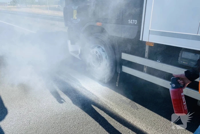 Vrachtwagen vat vlam door vastgelopen remmen