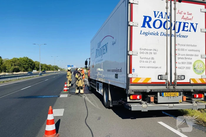 Vrachtwagen vat vlam door vastgelopen remmen