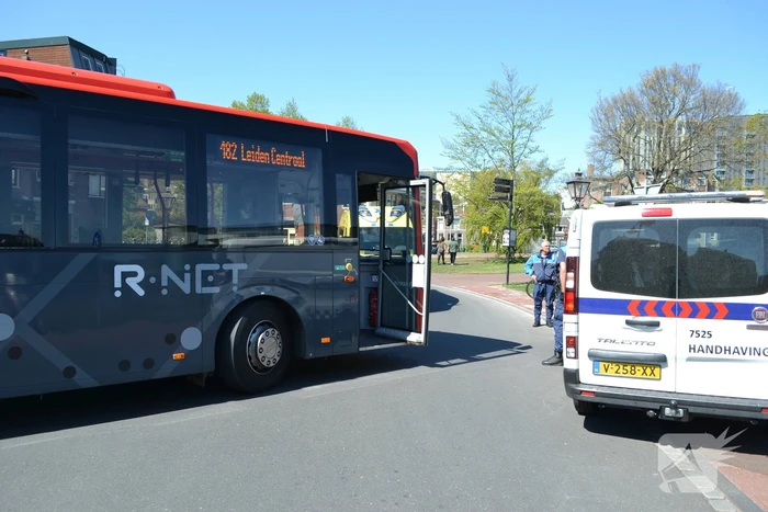 Buschauffeur ziet fietser over het hoofd