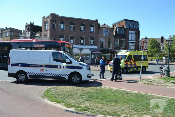 Buschauffeur ziet fietser over het hoofd