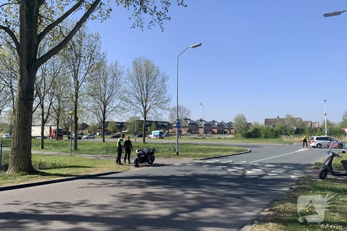 Auto botst op motor