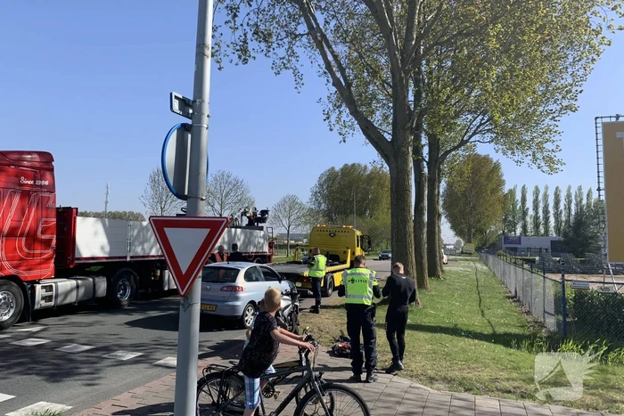 Auto botst op motor