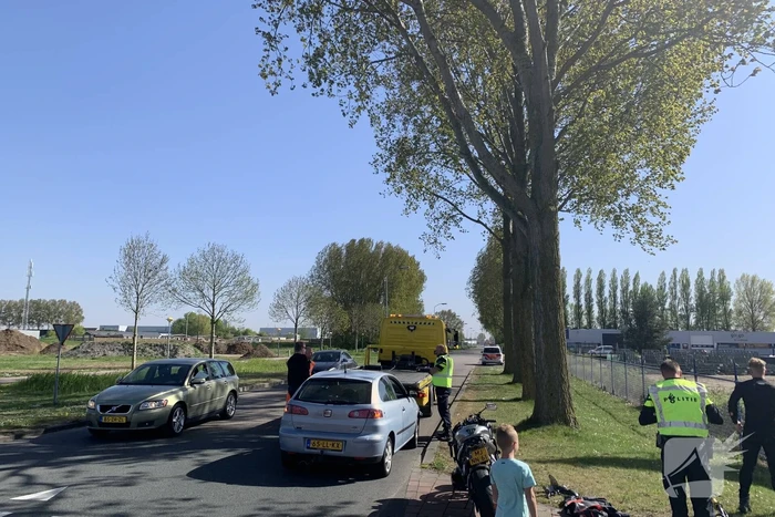 Auto botst op motor