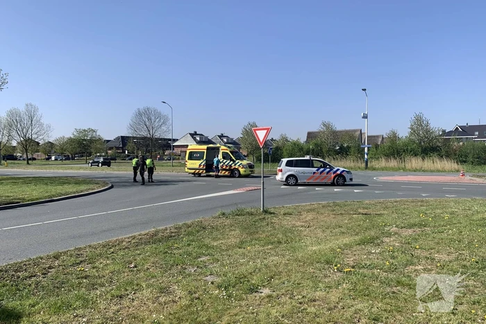Auto botst op motor