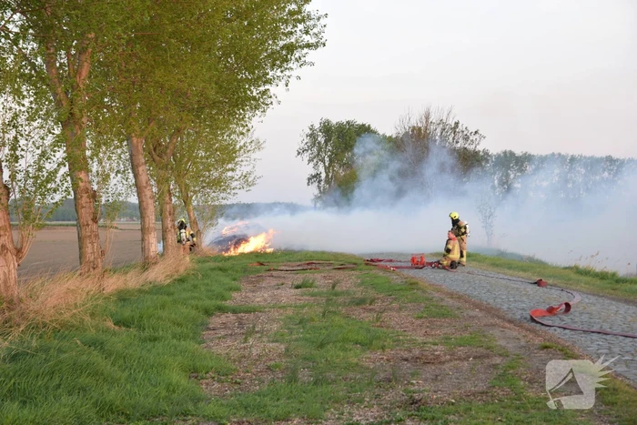 Flinke buitenbrand in composthoop