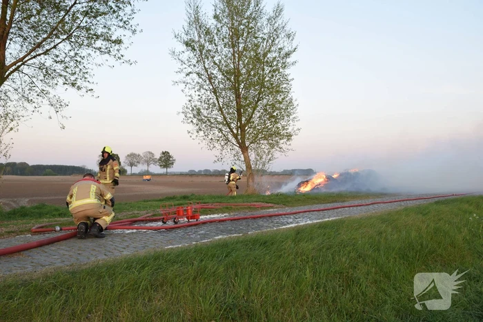 Flinke buitenbrand in composthoop