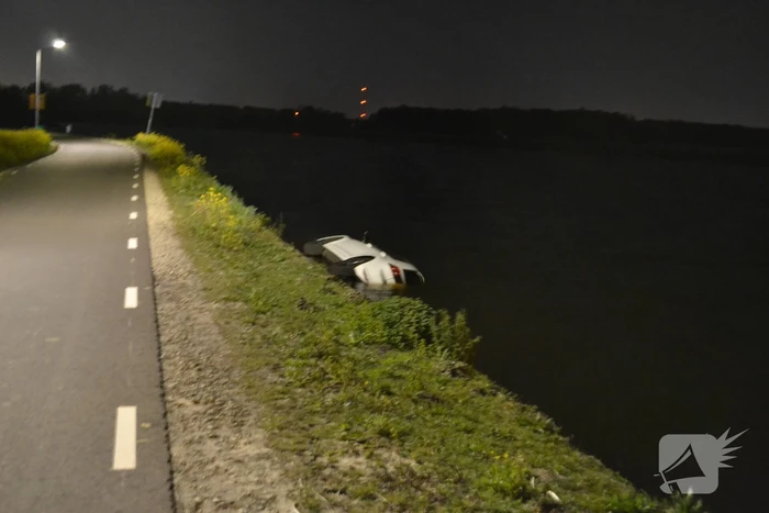 Voertuig te water, bestuurder spoorloos
