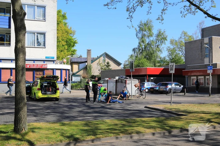 Fietser gaat onderuit op parkeerplaats