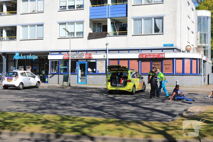 Fietser gaat onderuit op parkeerplaats