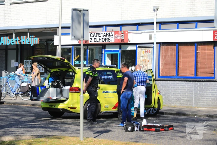Fietser gaat onderuit op parkeerplaats