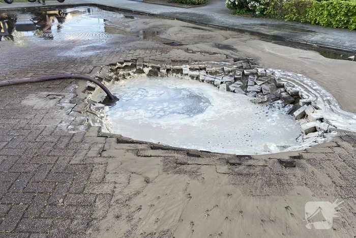 Waterballet na gesprongen leiding