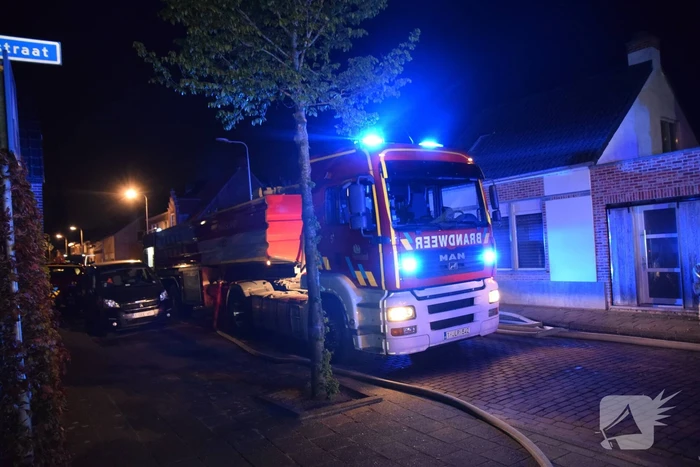 Veel rook bij grote brand is schuur