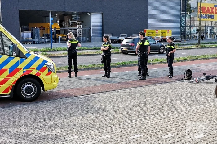 Scooter en fietser klappen op elkaar