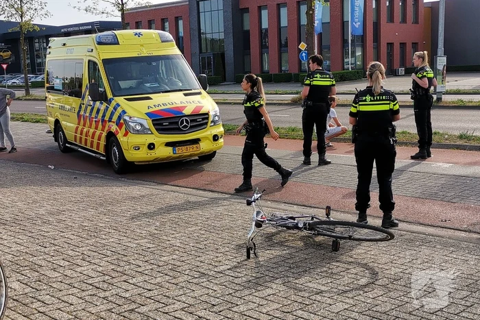 Scooter en fietser klappen op elkaar