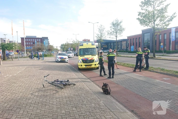 Scooter en fietser klappen op elkaar