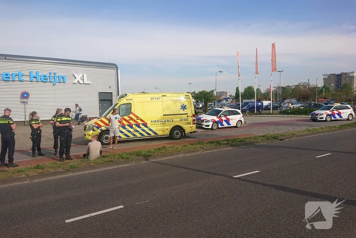 Scooter en fietser klappen op elkaar