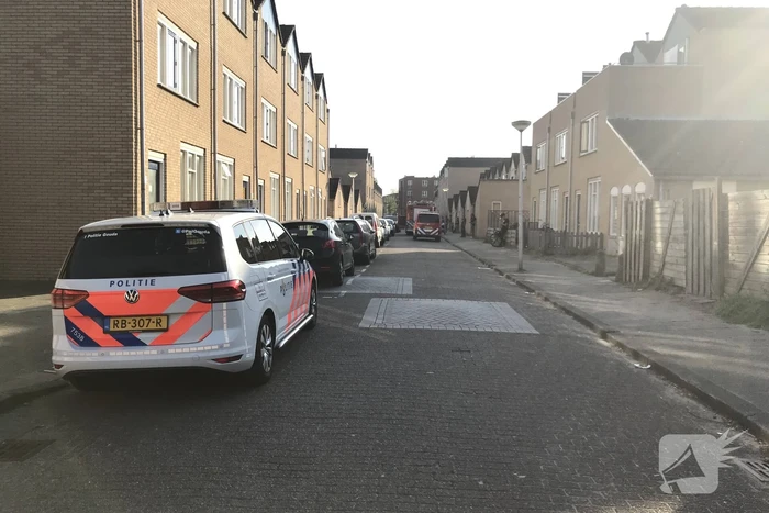 Brandweer verricht metingen in woning