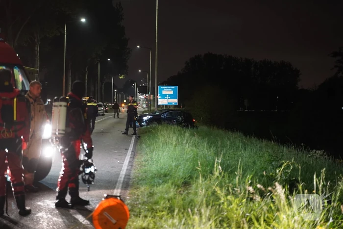 Gewonde na auto te water