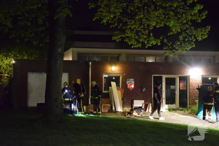 Opnieuw afvalbrand tegen gebouw Rode Kruis