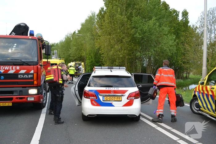 Twee personen zwaargewond na frontale aanrijding