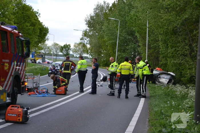 Twee personen zwaargewond na frontale aanrijding