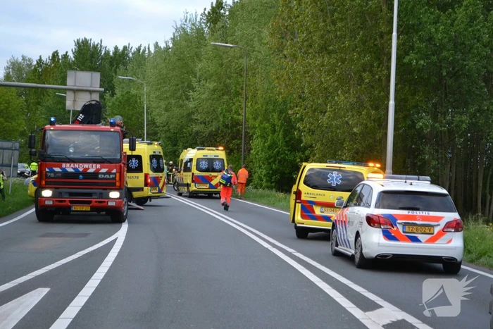 Twee personen zwaargewond na frontale aanrijding