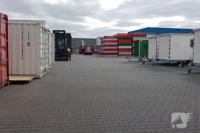 Compressor vat vlam in bedrijfspand