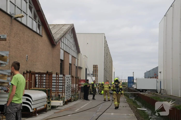 Compressor vat vlam in bedrijfspand