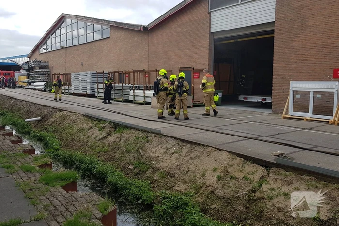 Compressor vat vlam in bedrijfspand