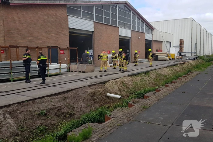 Compressor vat vlam in bedrijfspand