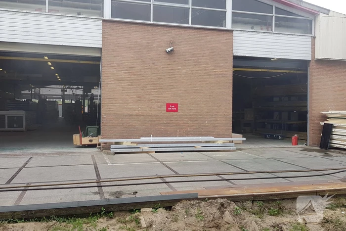 Compressor vat vlam in bedrijfspand
