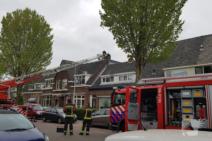 Brand in schoorsteen van woning