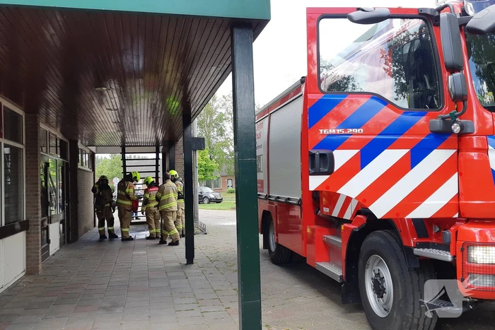 Afval in container bij Sporthal Strijland vat vlam