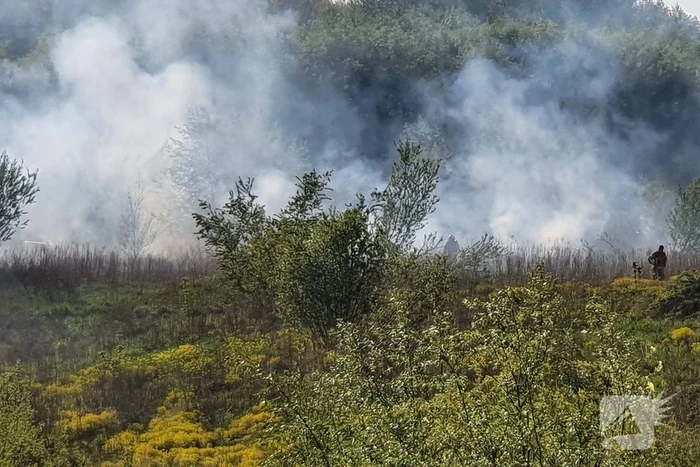 Veel rook bij brand in voormalig baggerdepot