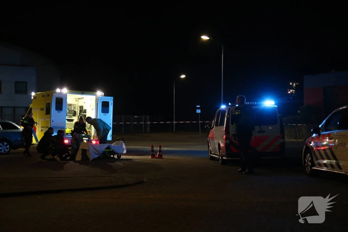 Man op straat aangetroffen met schotwond in been