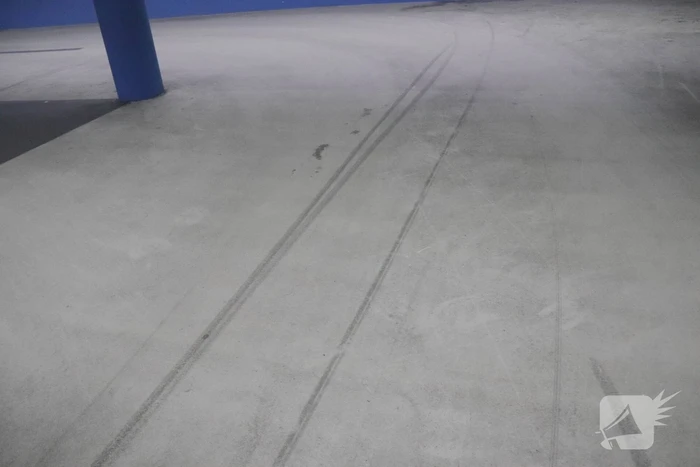 Parkeergarage vol rook