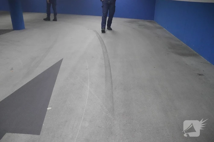 Parkeergarage vol rook