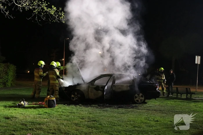 Auto in brand gestoken