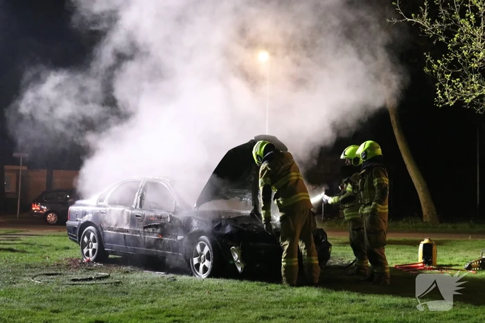 Auto in brand gestoken