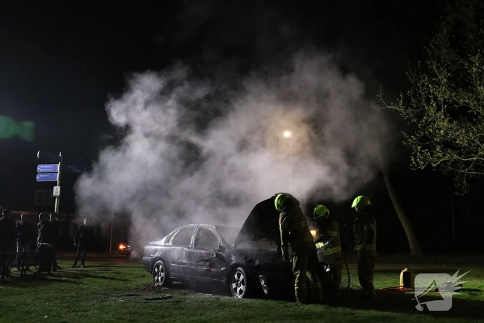 Auto in brand gestoken