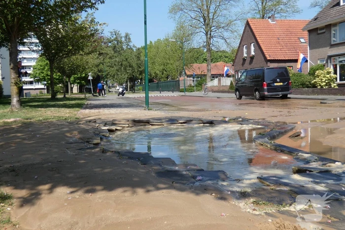 Gesprongen waterleiding zorgt voor verfrissing
