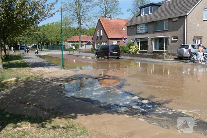 Gesprongen waterleiding zorgt voor verfrissing
