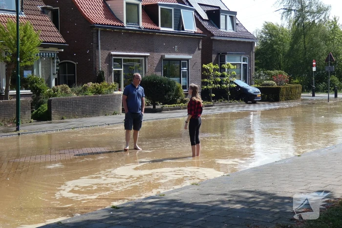 Gesprongen waterleiding zorgt voor verfrissing