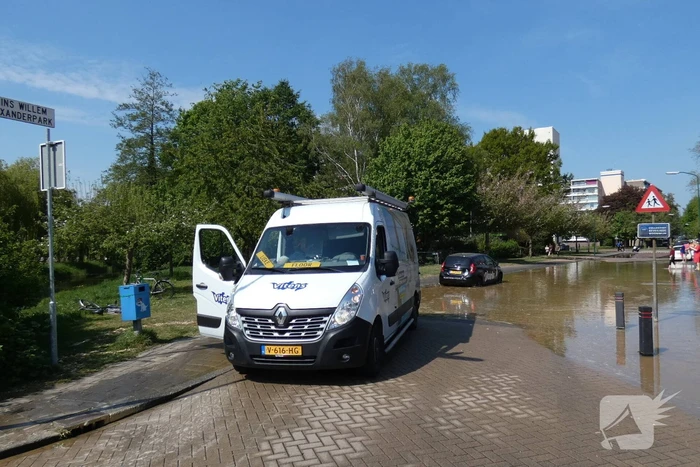 Gesprongen waterleiding zorgt voor verfrissing