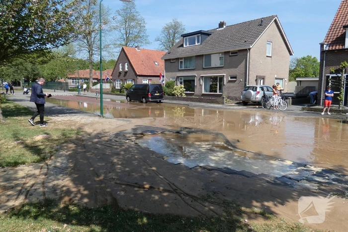 Gesprongen waterleiding zorgt voor verfrissing