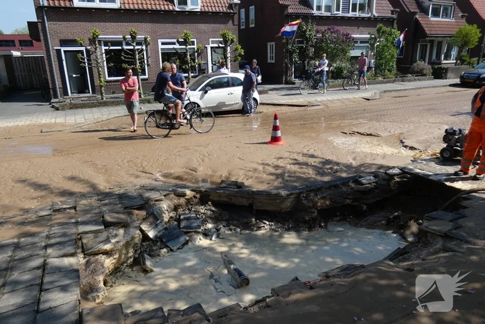 Gesprongen waterleiding zorgt voor verfrissing